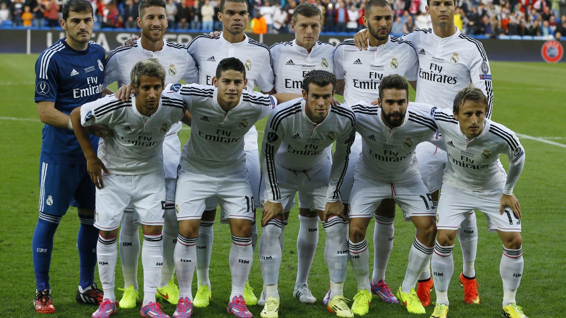 冰上曲棍球赛火热进行，观众热情高涨，冰上曲棍球介绍